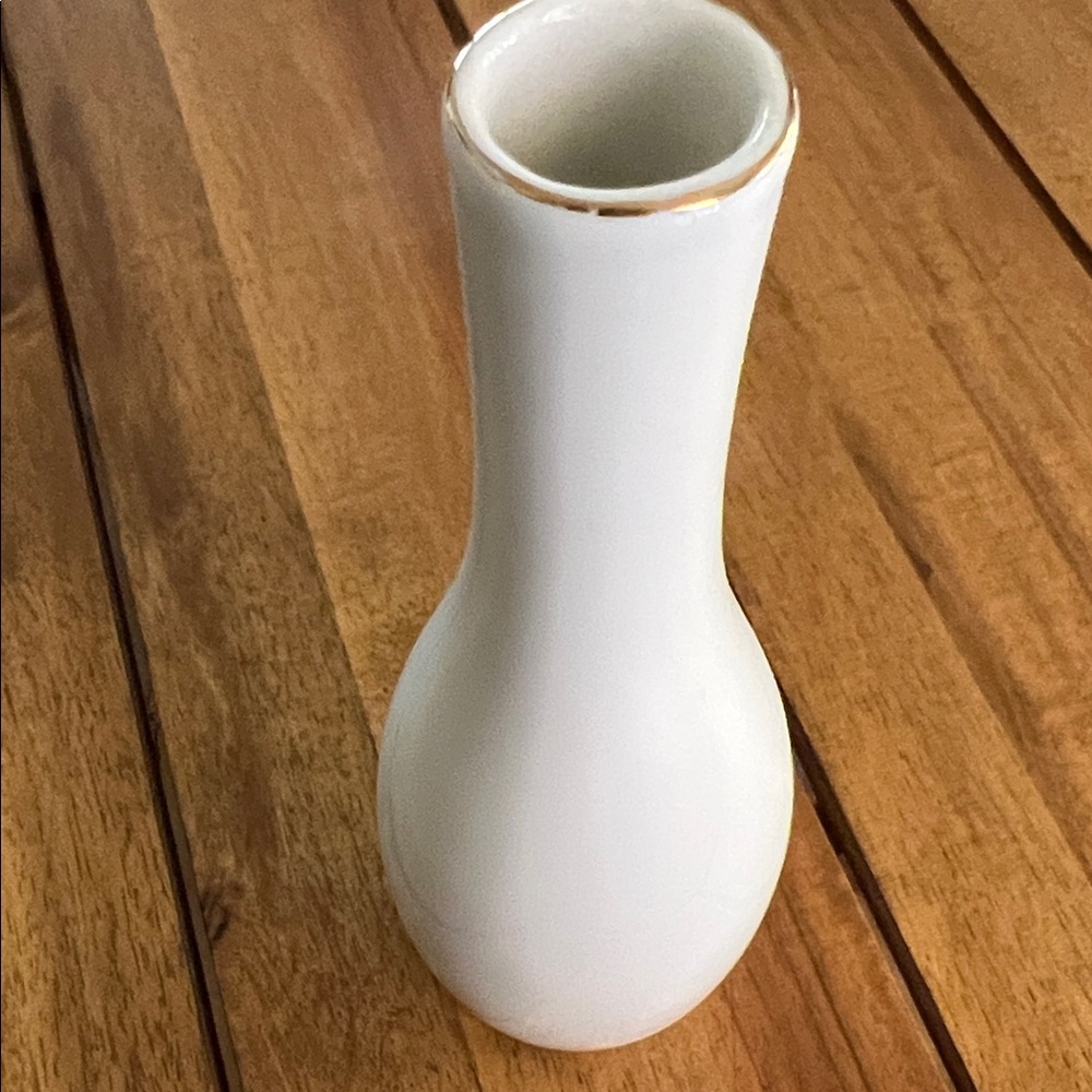 Holly Hobbie 7” porcelain bud vase - Picture 5 of 6
